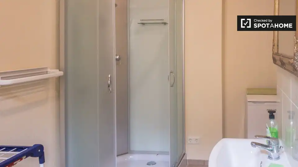 Bany de Pis per a compartir en La Pobla de Claramunt amb Aire condicionat, Calefacció i Terrassa