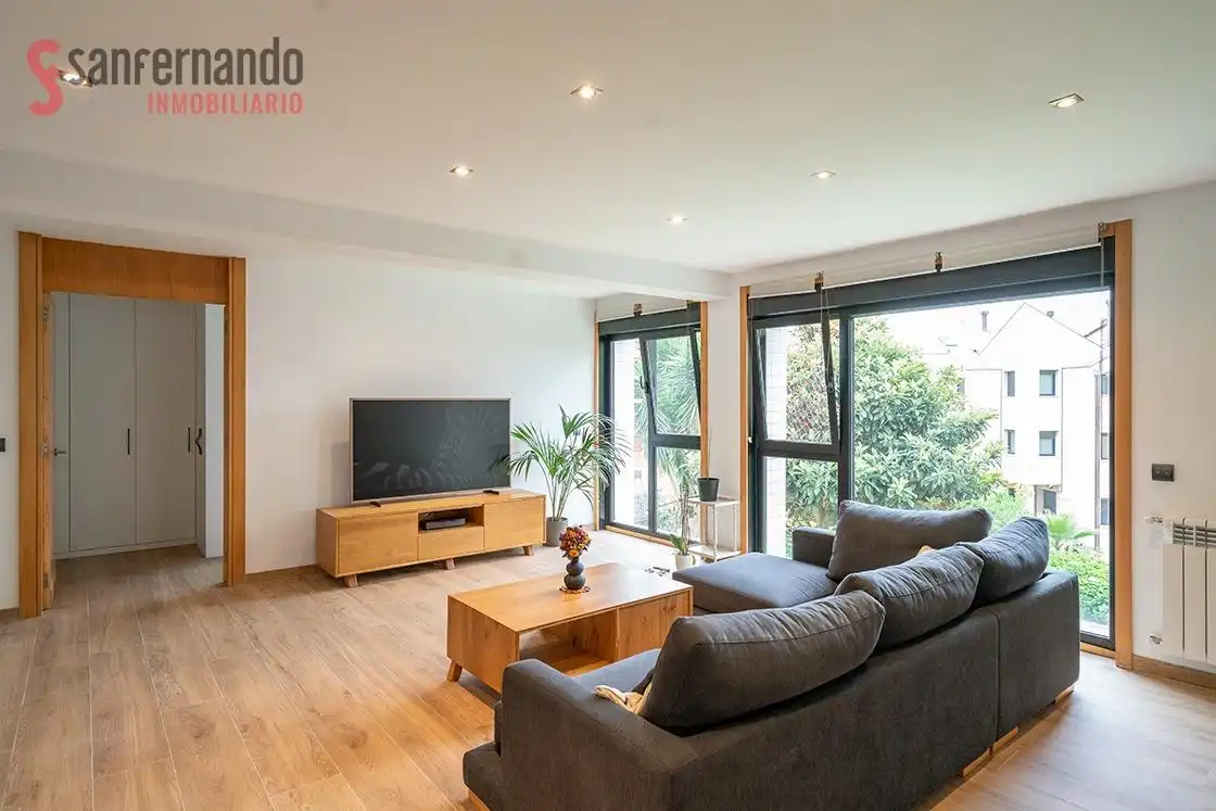 Sala d'estar de Planta baixa en venda en Santander amb Calefacció