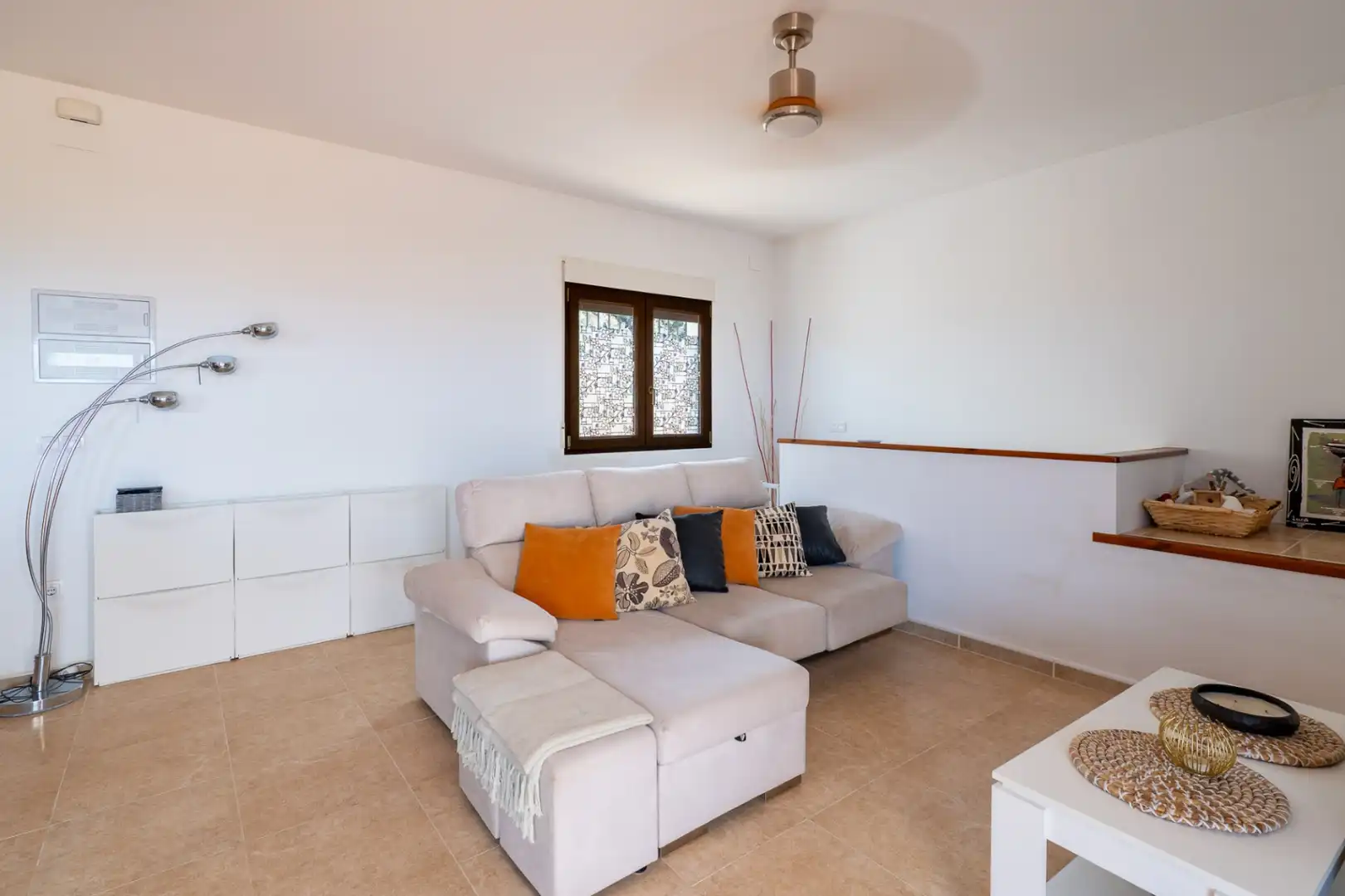 Sala de estar de Apartamento en venta en El Ràfol d'Almúnia con Calefacción, Terraza y Piscina