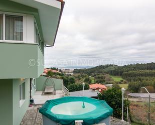 Piscina de Casa o xalet en venda en A Coruña Capital  amb Calefacció, Jardí privat i Parquet