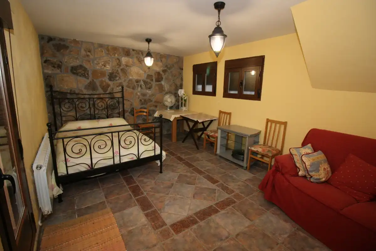 Casa o xalet en venda en Pedro Bernardo amb Calefacció, Terrassa i Moblat
