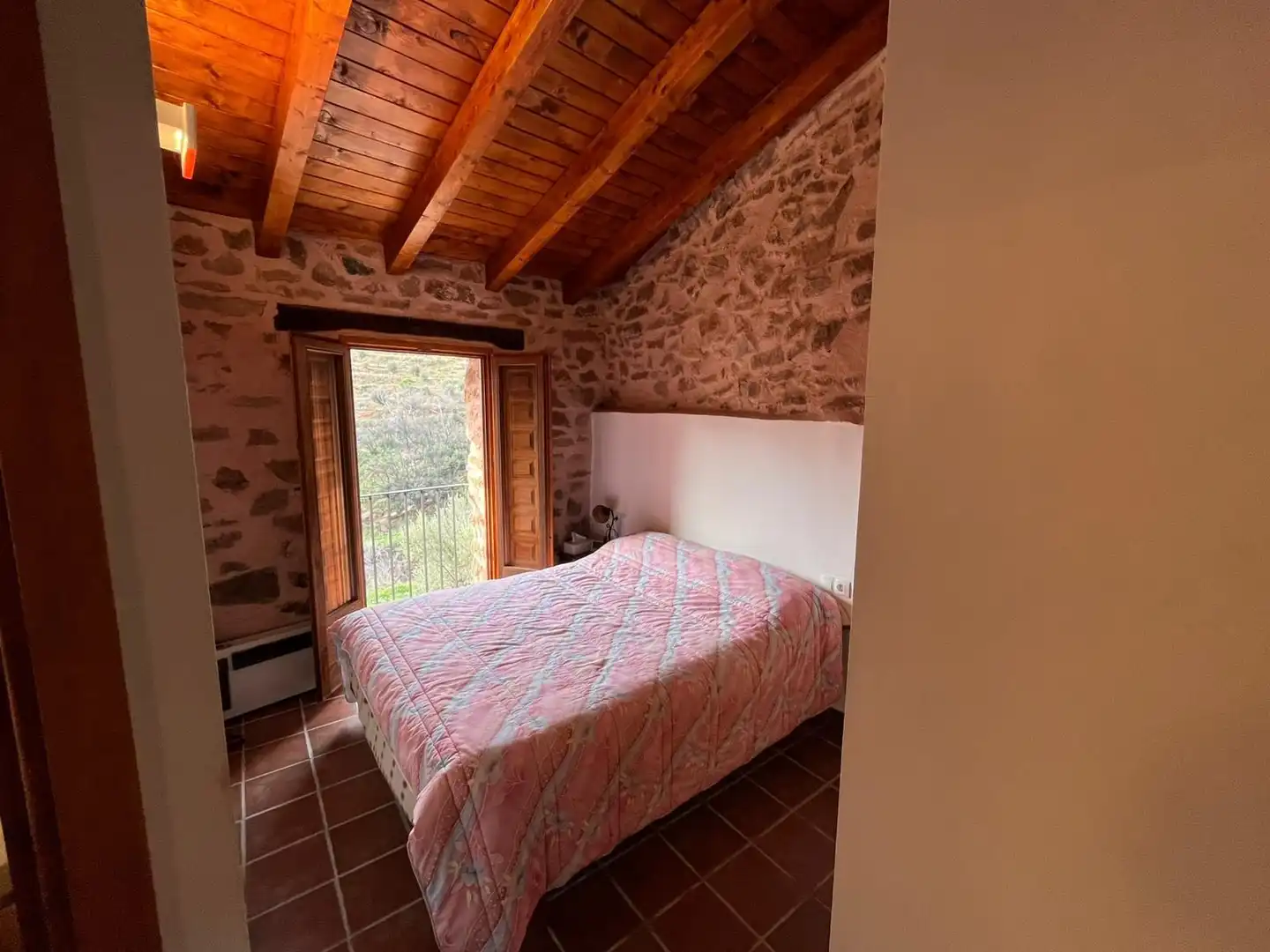 Habitación de Finca rústica en venta en Bejís con Terraza y Amueblado