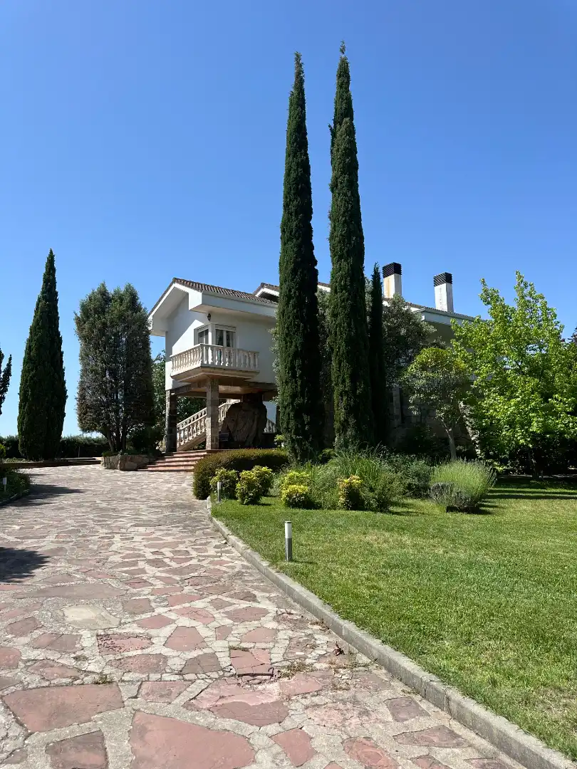 Vista exterior de Casa o chalet de alquiler en Hoyo de Manzanares con Calefacción, Jardín privado y Trastero