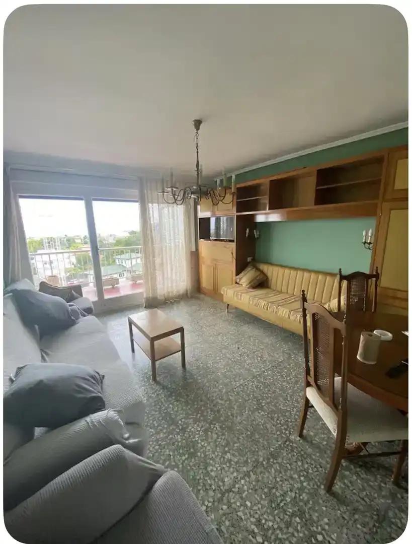 Sala d'estar de Pis de lloguer en Laredo amb Balcó