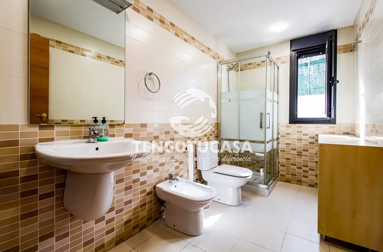 Bathroom of Detached homes for rent in Madrid  with Air Conditioner, Heating and Private garden