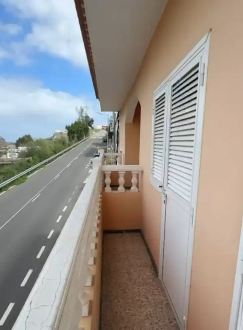 Vista exterior de Casa o chalet en venta en Arucas con Terraza, Amueblado y Balcón