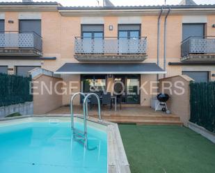 Terrace of Single-family semi-detached for sale in Quart  with Air Conditioner, Swimming Pool and Balcony