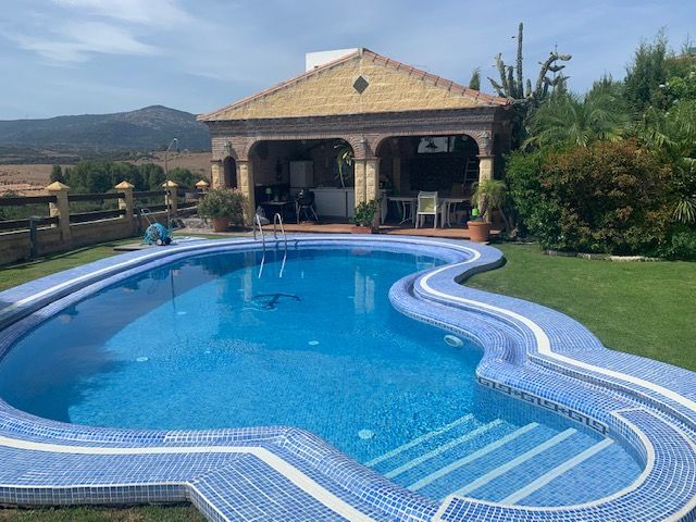 Piscina de Casa o xalet en venda en Algeciras amb Aire condicionat, Calefacció i Jardí privat