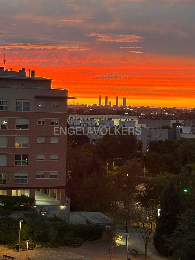 Exterior view of Attic for sale in  Madrid Capital  with Heating, Terrace and Swimming Pool