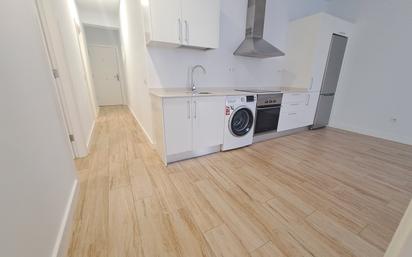 Kitchen of Flat to rent in Las Palmas de Gran Canaria  with Parquet flooring, Oven and Washing machine