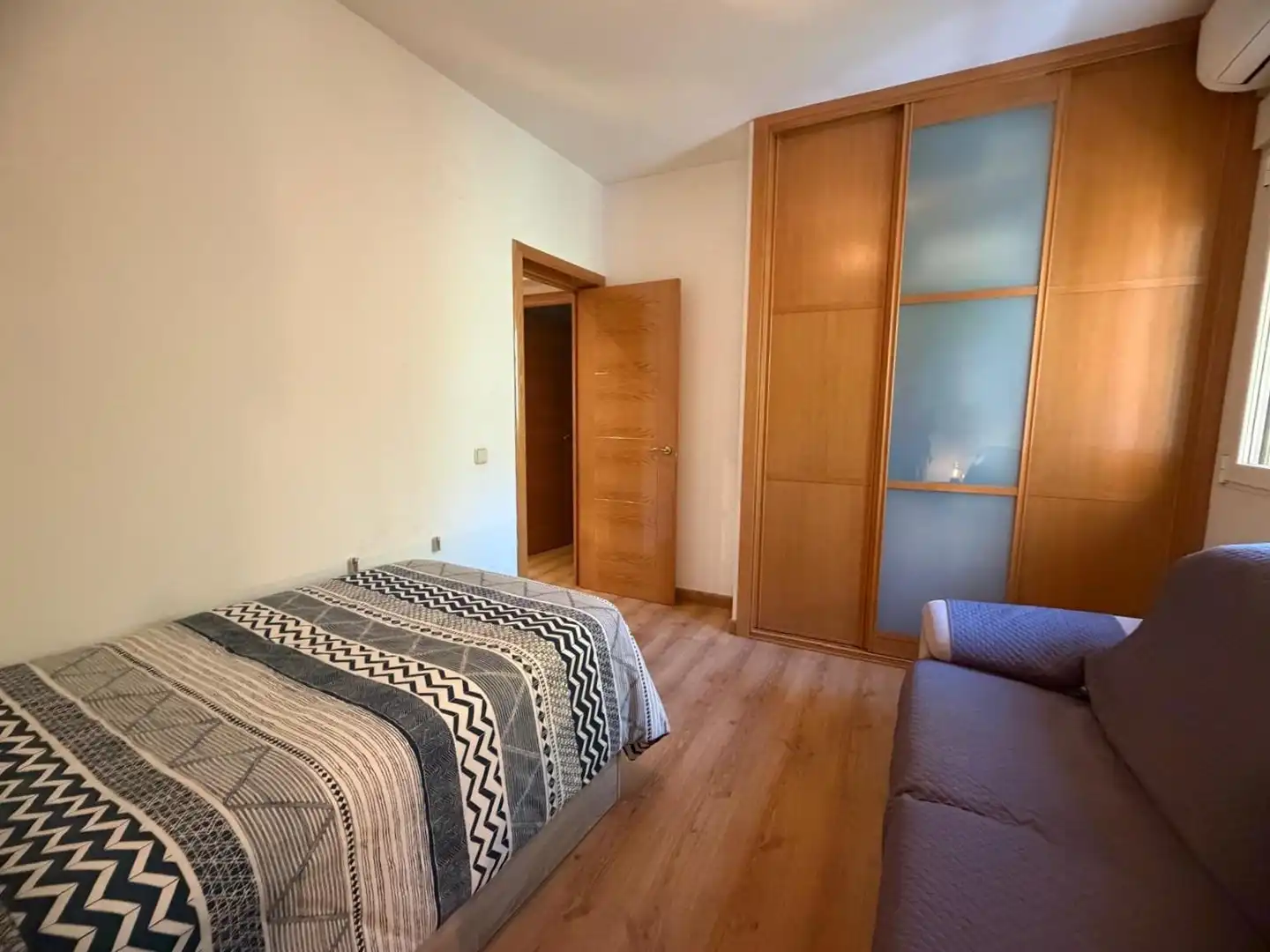 Dormitori de Casa o xalet en venda en Madrid amb Aire condicionat, Calefacció i Jardí privat