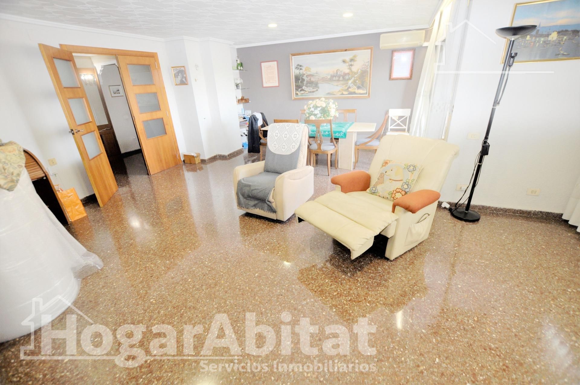 Sala d'estar de Pis en venda en  Valencia Capital amb Balcó