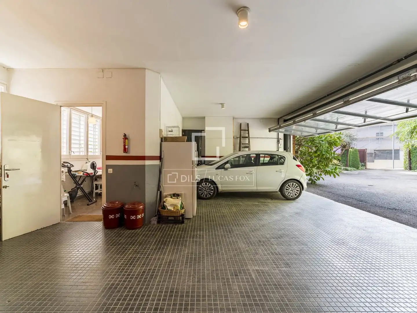 Parking de Casa o chalet en venta en Barcelona con Calefacción, Jardín privado y Trastero