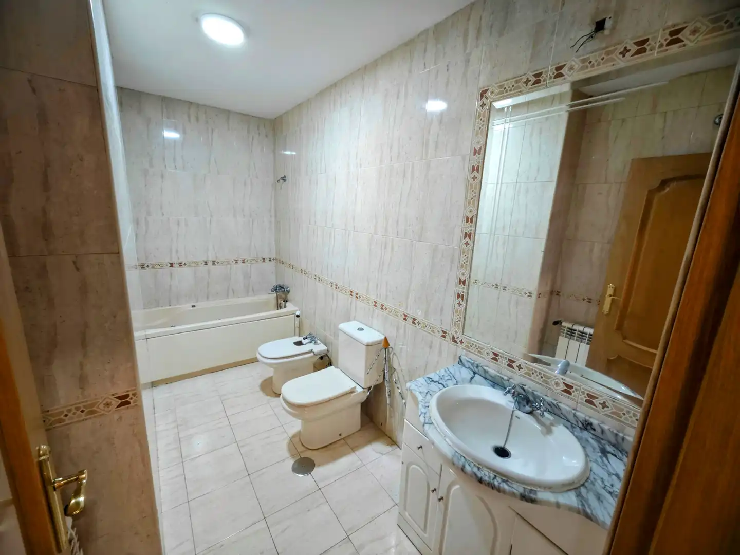 Badezimmer von Maisonette zum Verkauf in Arroyomolinos (Madrid) mit Klimaanlage, Heizung und Privatgarten