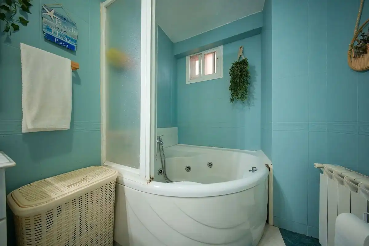 Baño de Planta baja en venta en Móstoles con Calefacción, Jardín privado y Terraza