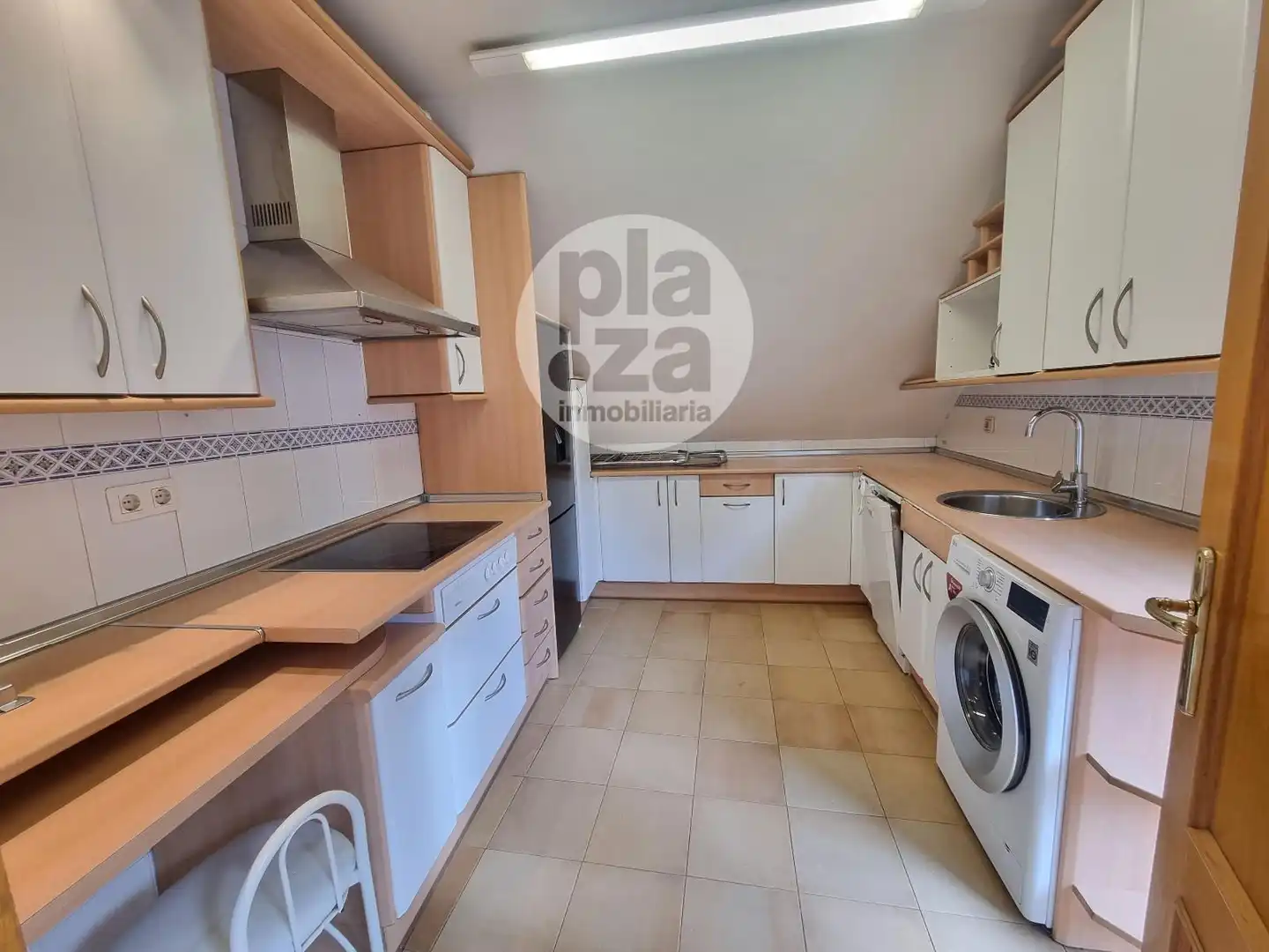 Cocina de Ático de alquiler en Burgos con Calefacción, Terraza y Trastero