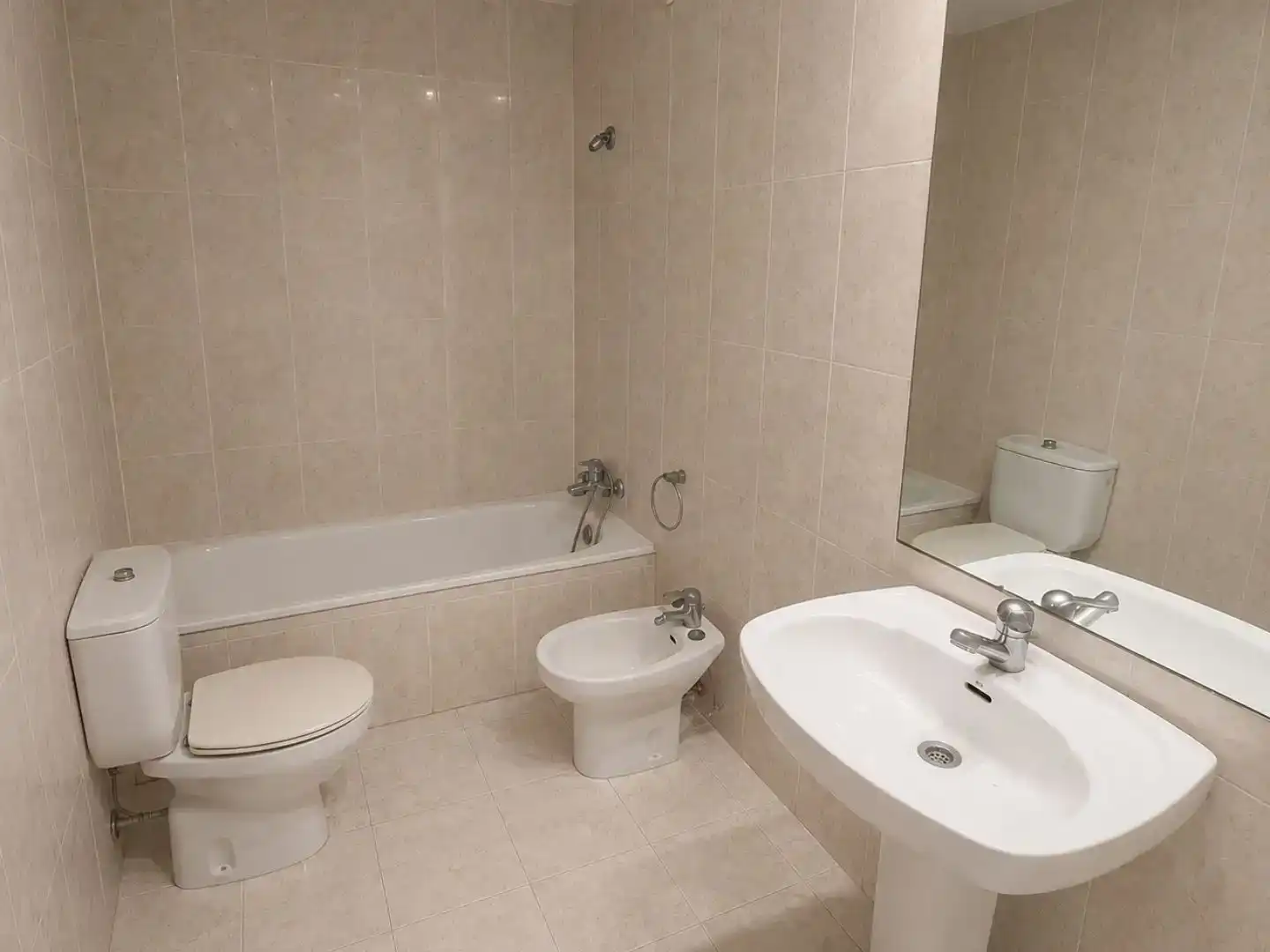 Bathroom of Flat for rent in  Valencia Capital  with Air Conditioner and Balcony