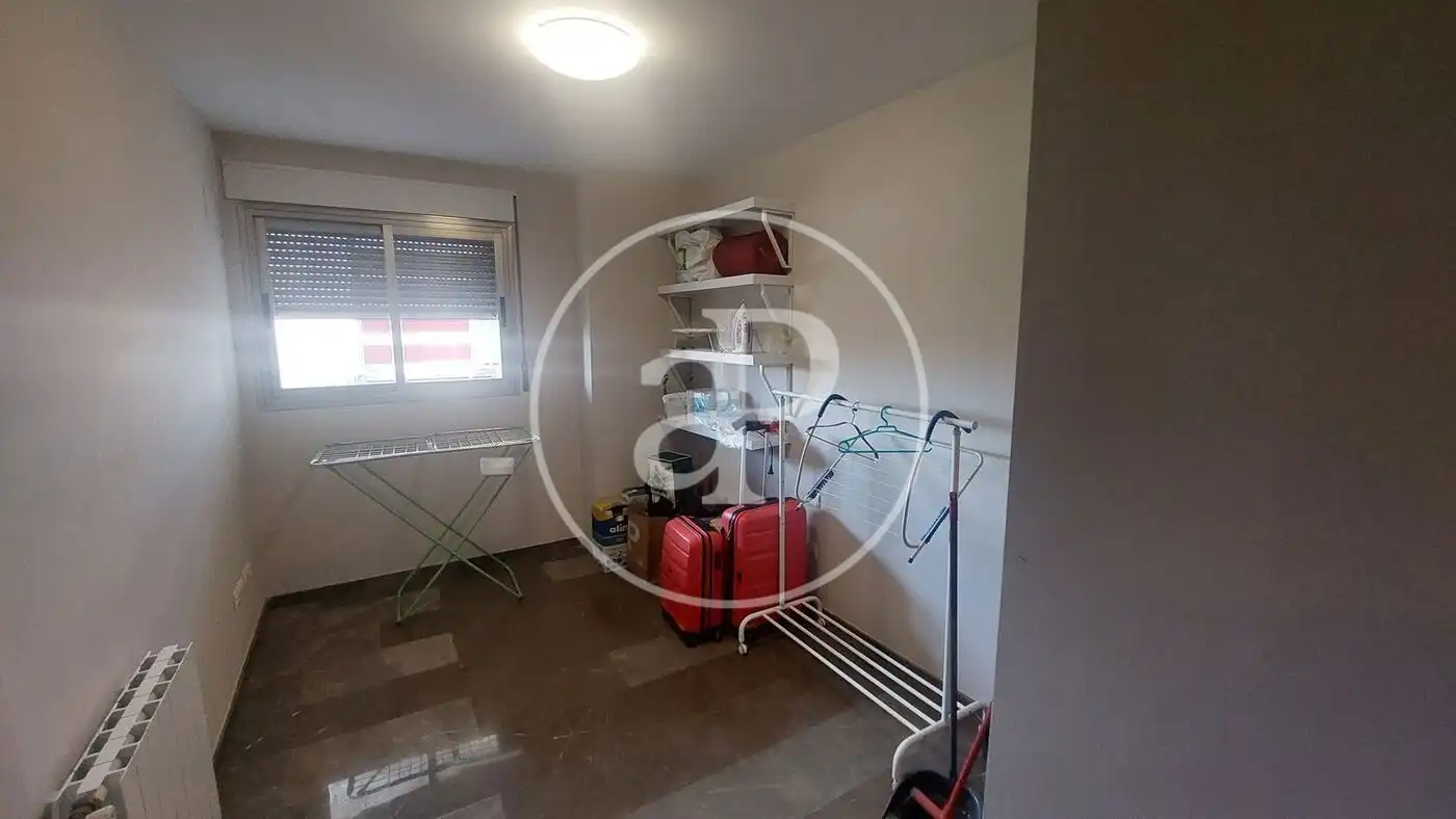 Flat for rent in Valencia  with Air Conditioner, Terrace and Furnished
