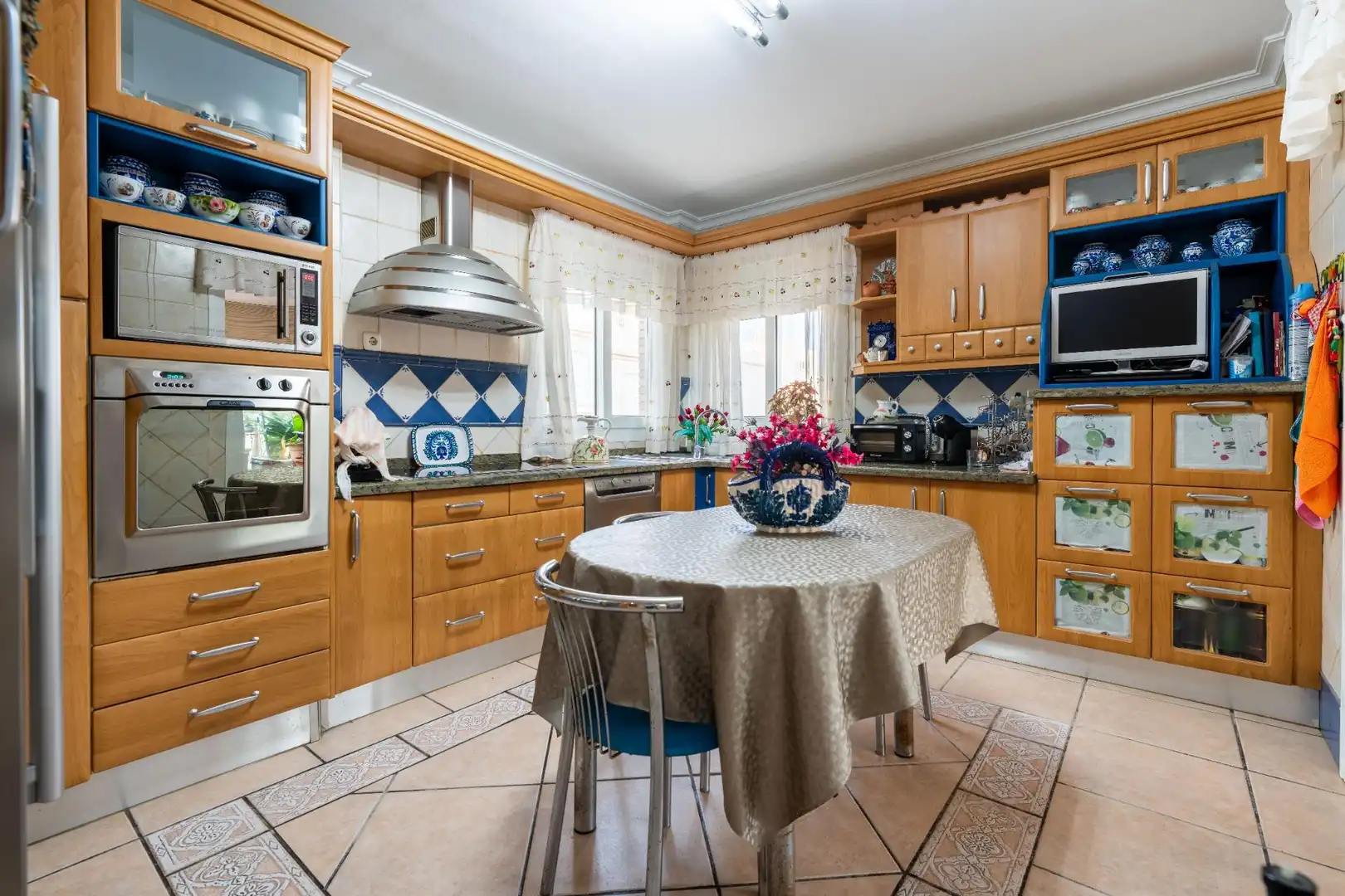 Kitchen of Houses for sale in Roquetas de Mar  with Air Conditioner, Private garden and Terrace