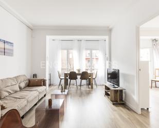 Sala d'estar de Apartament de lloguer en  Barcelona Capital amb Aire condicionat, Calefacció i Parquet