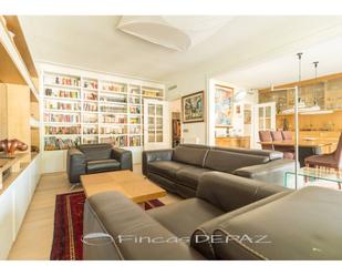 Sala d'estar de Àtic en venda en Castelldefels amb Aire condicionat, Calefacció i Parquet