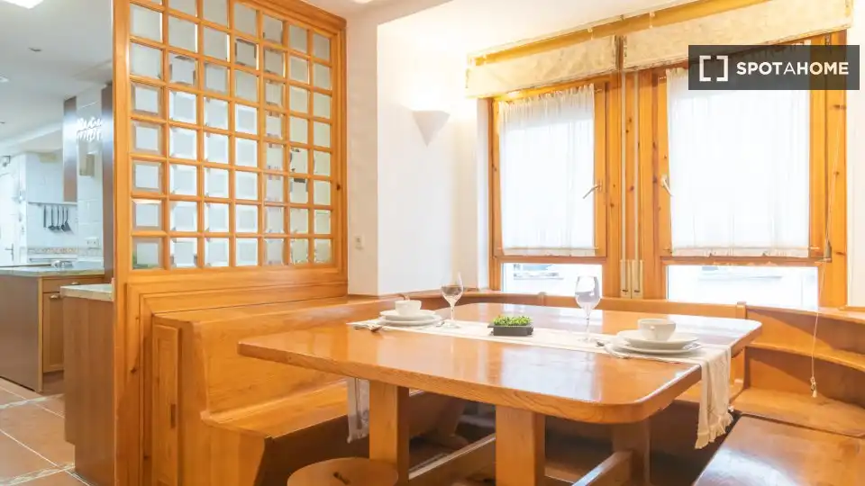 Dining room of Flat for rent in Madrid  with Air Conditioner, Heating and Furnished