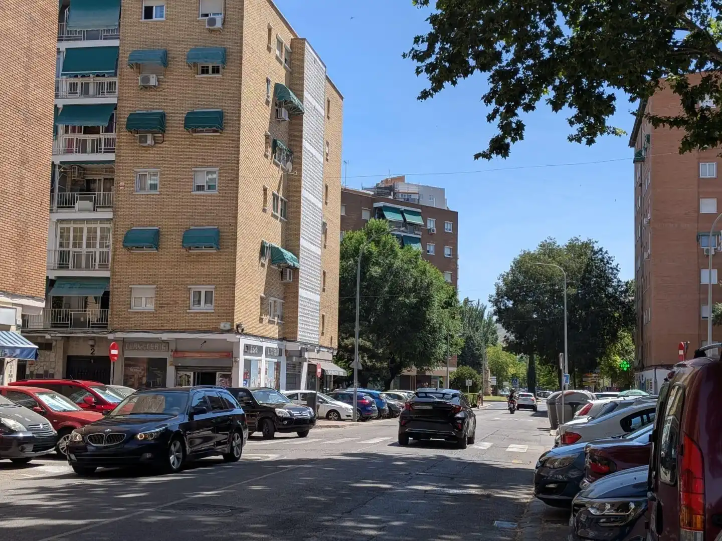 Vista exterior de Pis en venda en Alcalá de Henares amb Calefacció