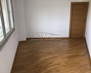 Dormitori de Pis en venda en Oviedo  amb Calefacció i Parquet