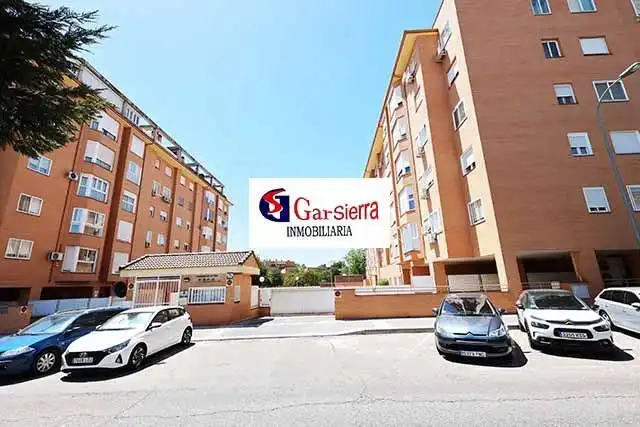 Vista exterior de Piso en venta en Valdemoro con Calefacción, Trastero y Piscina comunitaria