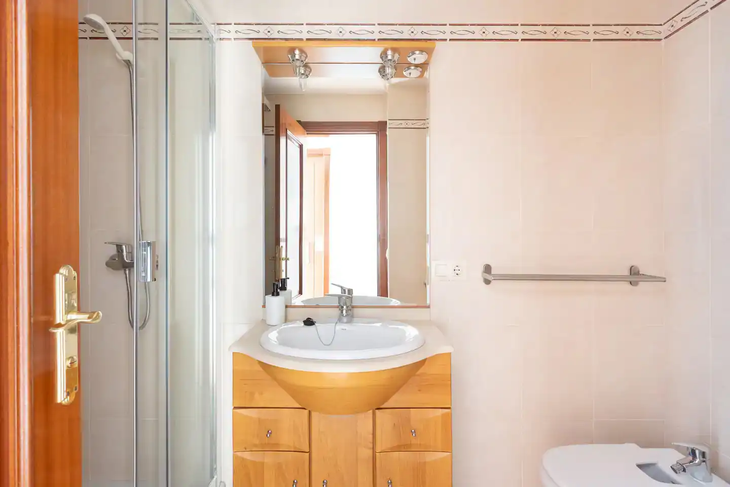 Baño de Piso de alquiler en Granadilla de Abona con Terraza, Piscina y Amueblado