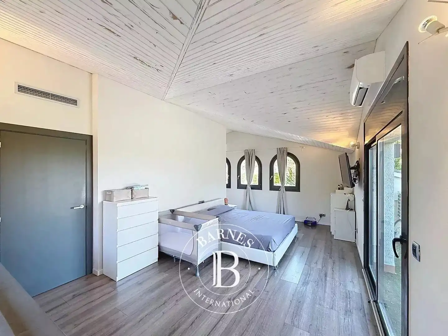 Dormitori de Casa o xalet en venda en Cerdanyola del Vallès amb Aire condicionat, Calefacció i Jardí privat