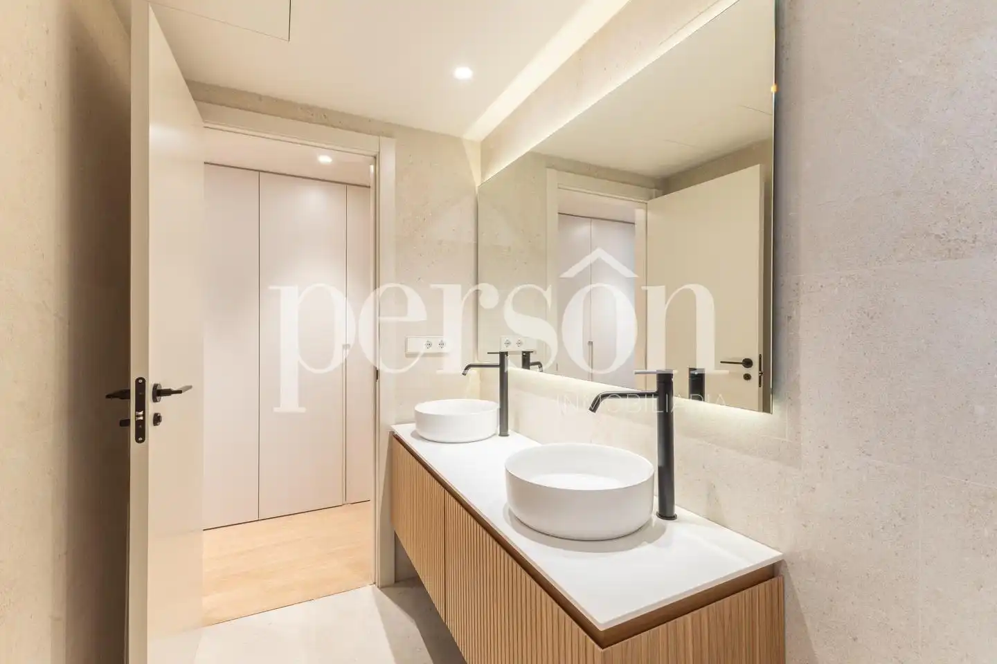 Baño de Piso en venta en Valencia con Aire acondicionado, Jardín privado y Terraza