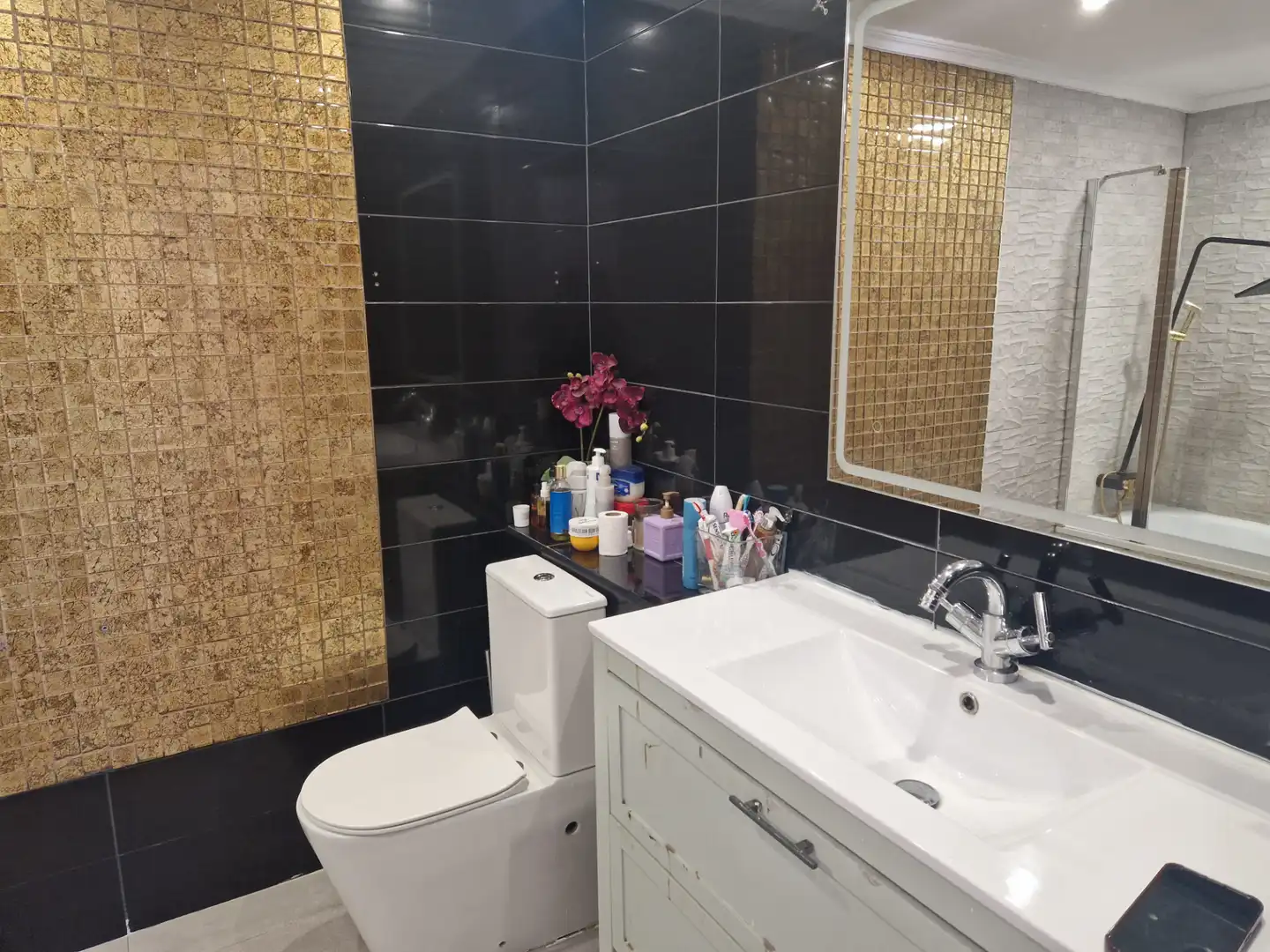 Baño de Piso en venta en Olot con Calefacción, Trastero y Balcón