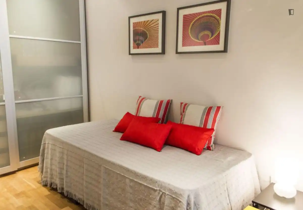 Apartamento de alquiler en Cortes - Huertas