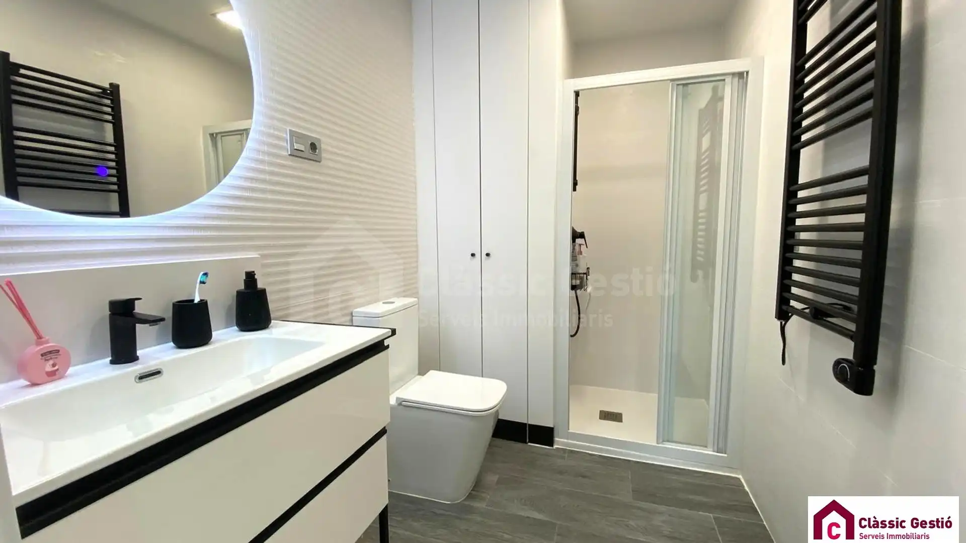 Bathroom of Houses for sale in Terrassa  with Air Conditioner, Heating and Terrace