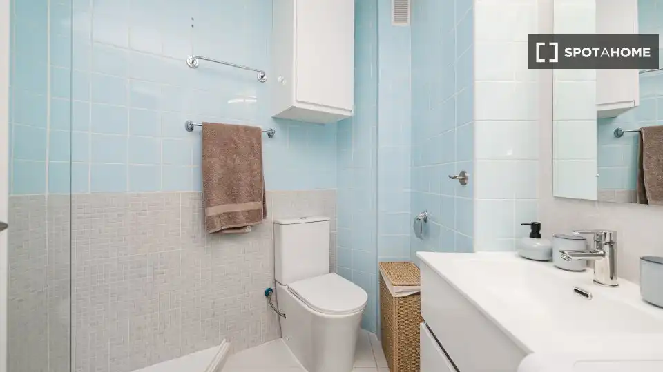 Baño de Piso de alquiler en Madrid con Aire acondicionado, Calefacción y Amueblado