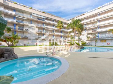Apartament amb piscina en venda a Avenida PORT CANIGÓ 15-31