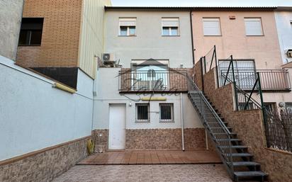 Vista exterior de Casa adosada en venda en Sils amb Aire condicionat, Calefacció i Jardí privat