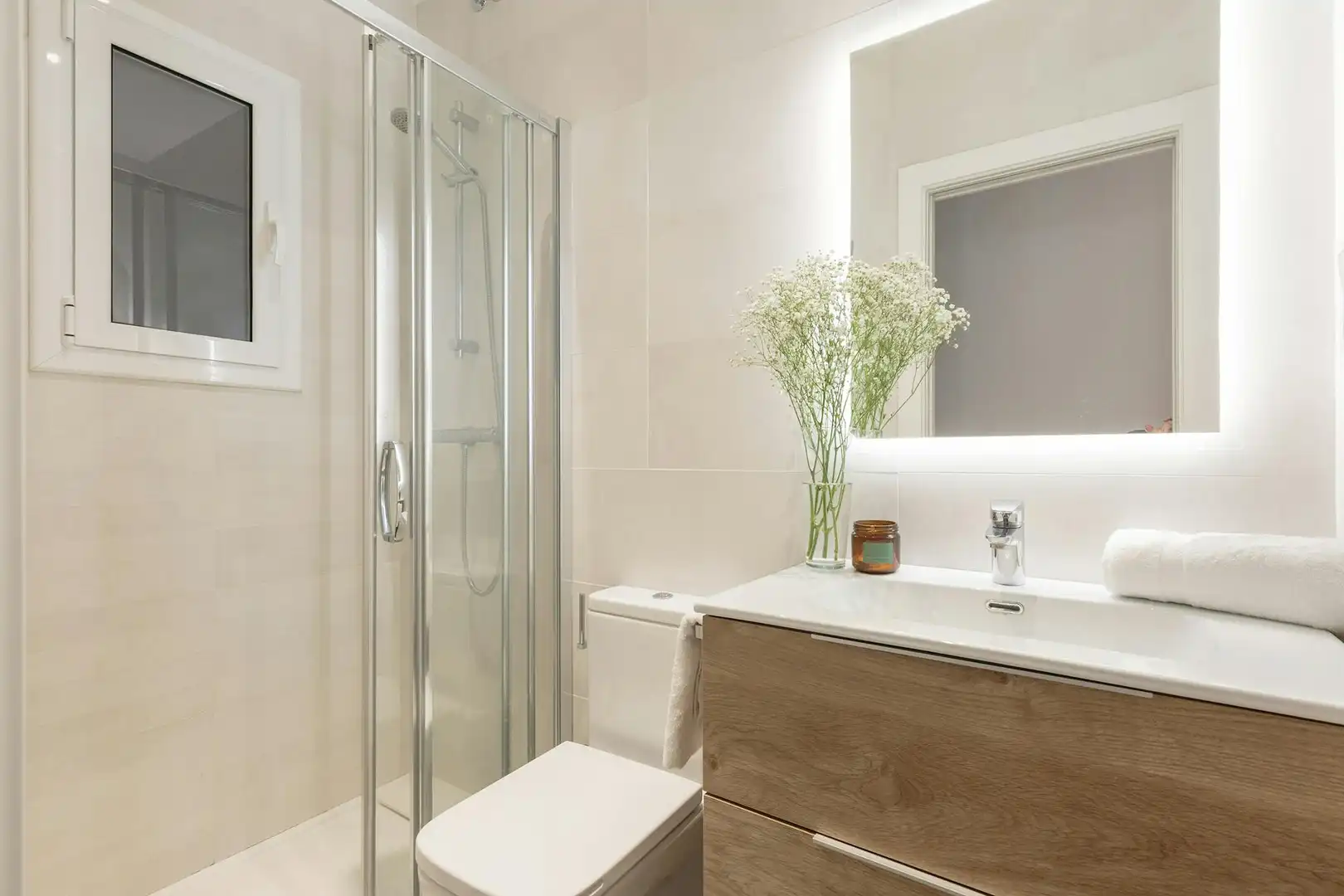 Bathroom of Flat for rent in Barcelona  with Air Conditioner, Heating and Furnished