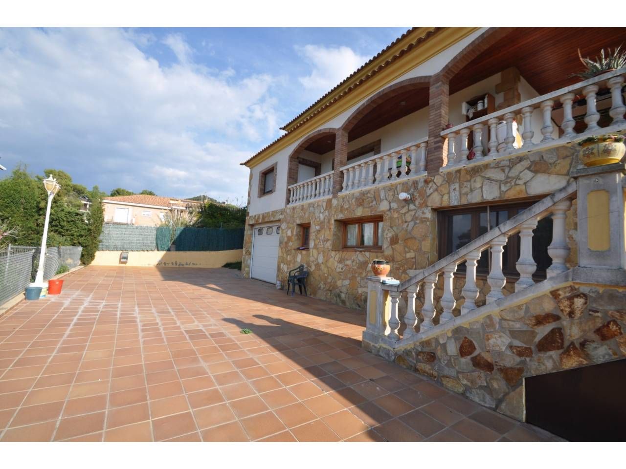 Vista exterior de Casa o xalet en venda en Tordera amb Jardí privat, Terrassa i Piscina