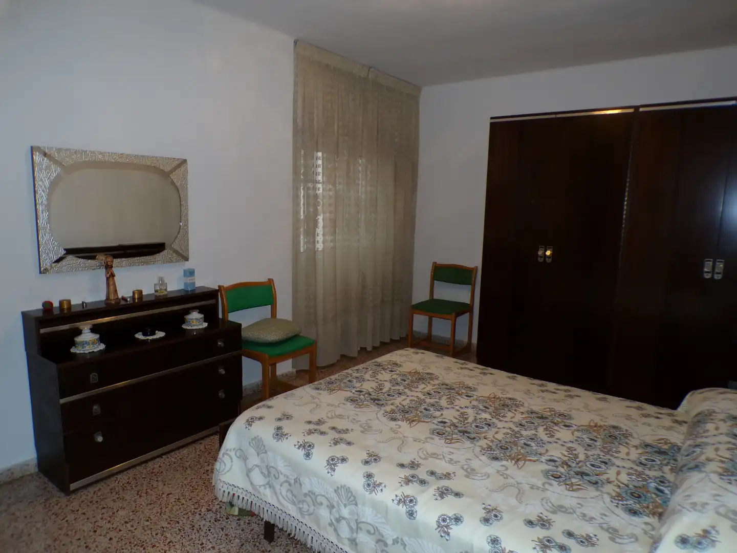 Schlafzimmer von Wohnung zum Verkauf in Rocafort mit Ofen und Balkon