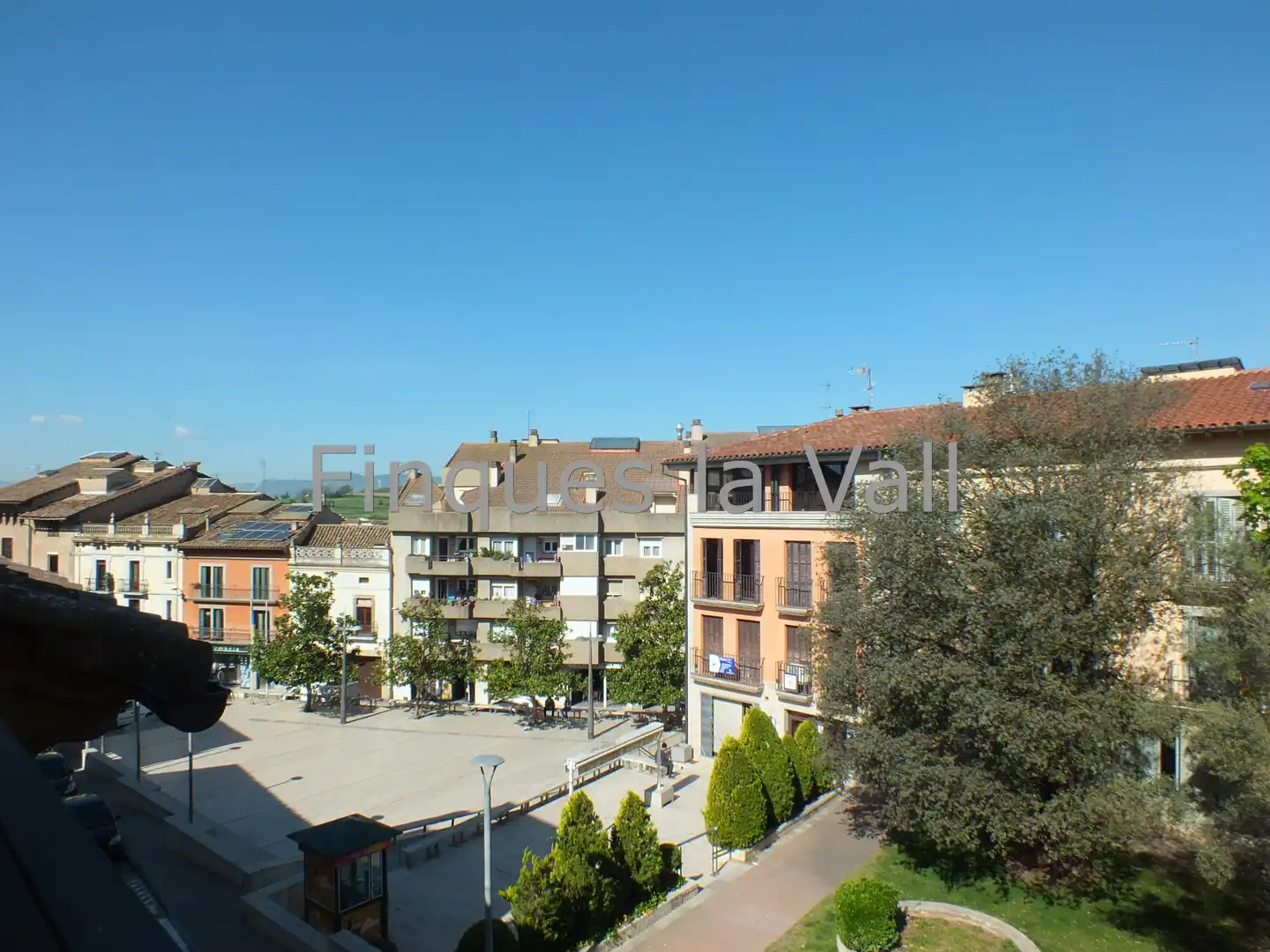 Außenansicht von Wohnung zum Verkauf in Roda de Ter mit Heizung, Ofen und Balkon