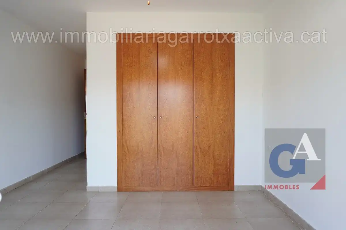 Dormitori de Dúplex en venda en Olot amb Calefacció, Terrassa i Balcó