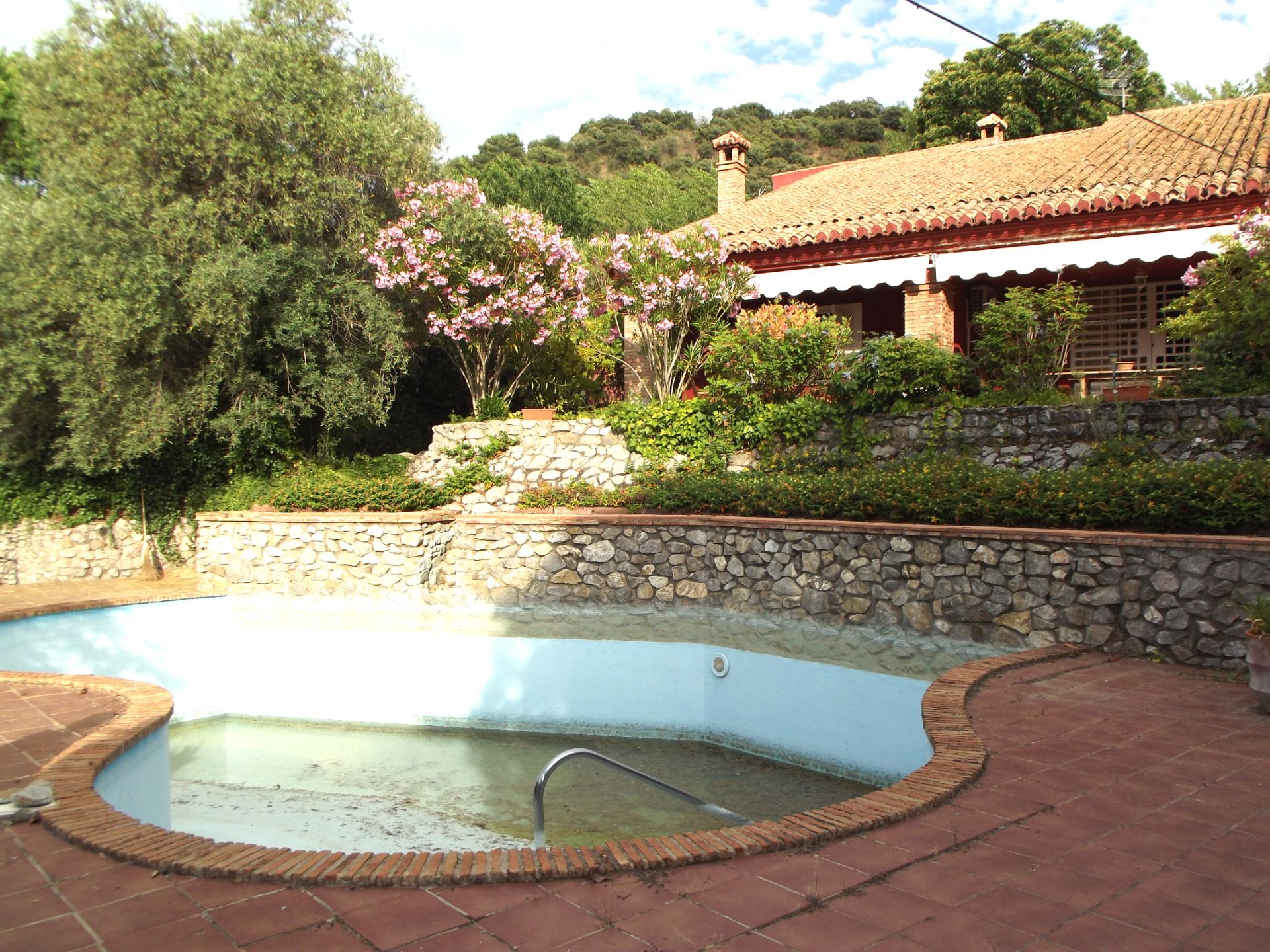 Piscina de Casa o xalet en venda en Pinos Genil amb Aire condicionat, Calefacció i Jardí privat
