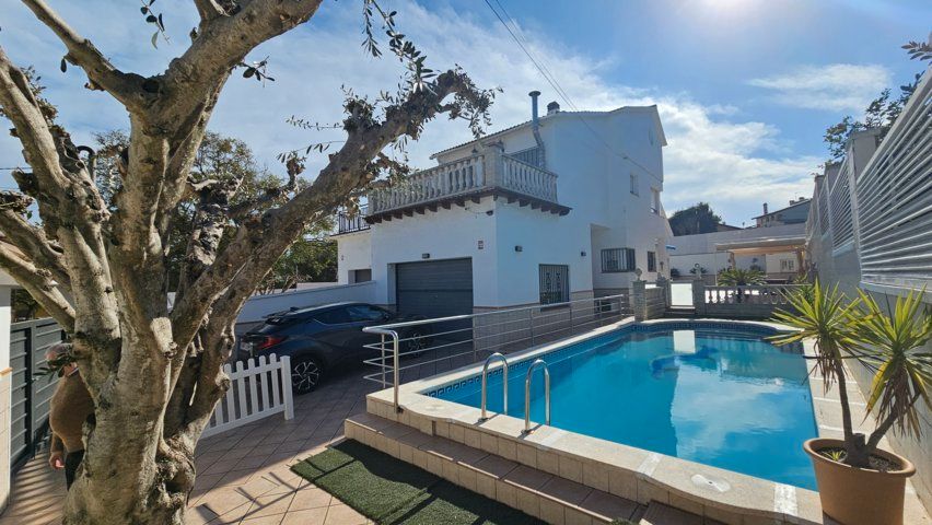 Exterior view of Single-family semi-detached for sale in Calafell  with Air Conditioner, Heating and Private garden