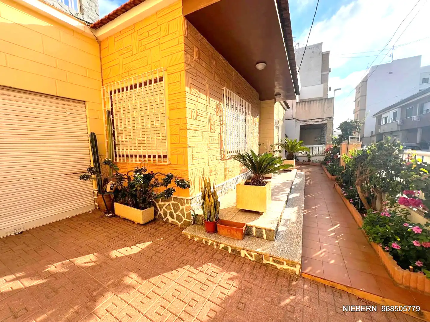Vista exterior de Casa o xalet en venda en Cartagena amb Jardí privat, Terrassa i Traster