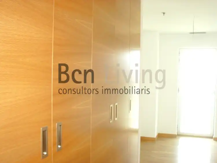 Living room of Flat for rent in L'Hospitalet de Llobregat  with Air Conditioner, Heating and Parquet flooring