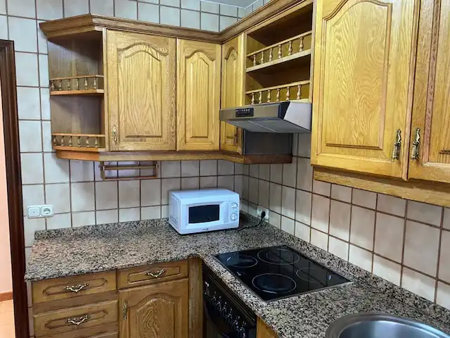 Cuina de Pis de lloguer en Santiago de Compostela  amb Calefacció, Moblat i Forn