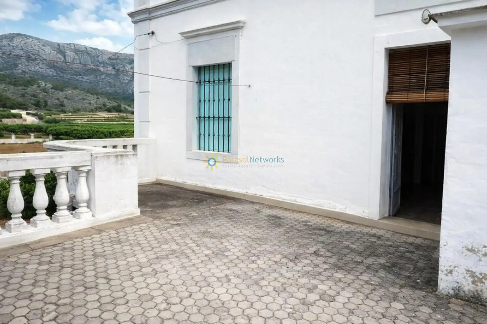 Maison rustique avec terrasse à vendre à Benifairó de la Valldigna