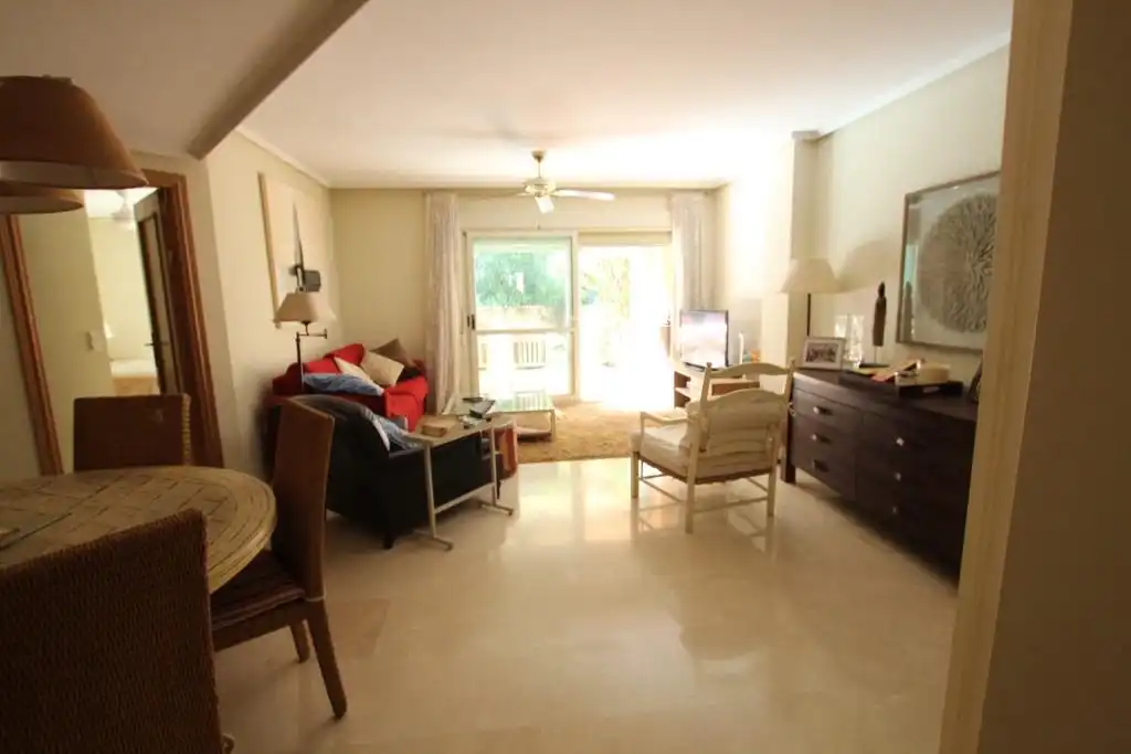 Sala d'estar de Apartament en venda en Sanlúcar de Barrameda amb Aire condicionat, Jardí privat i Parquet